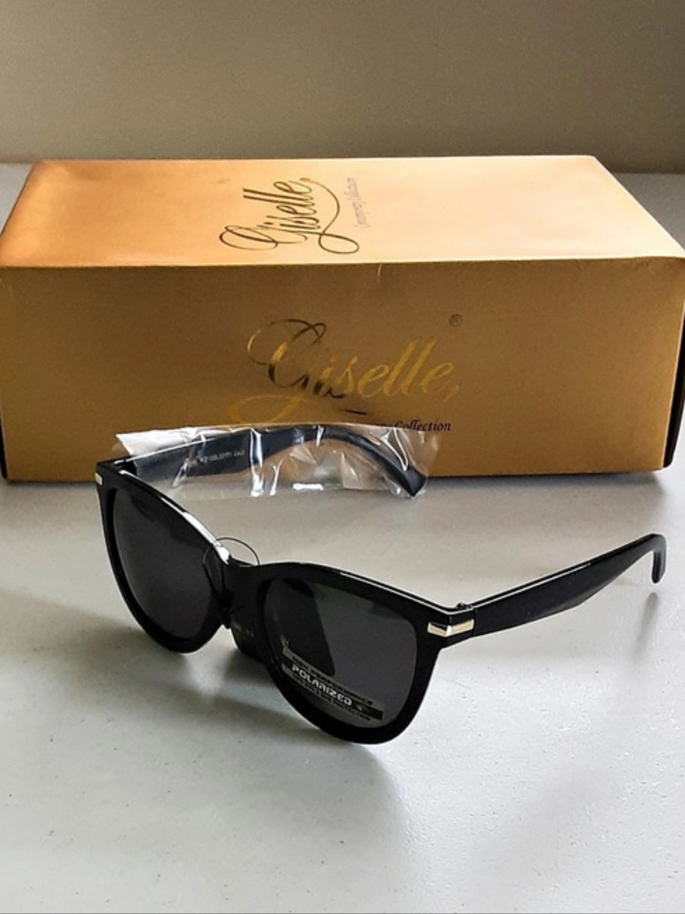 Giselle Polarized Cat Eye Sunglasses Black/Dark Smoke NWT